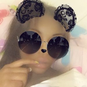 Meet your Posher, Samira